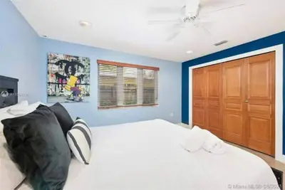 Image de Hollywood Luxurious Waterfall 6 bedroom house. Incredible views