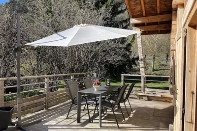 Image de Chalet à proximité des sentiers de randonnée et de la voie verte du lac d'Annecy