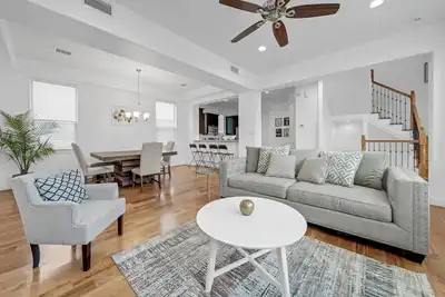 Image de 🏠Large/Beautiful pet friendly🐶 Heights townhome