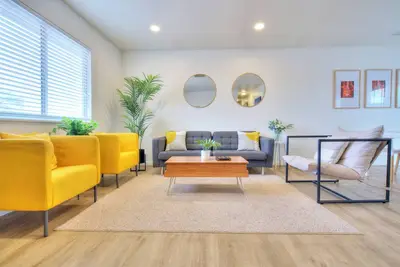 Image de 3 Bedroom With Stunning Yard Close to Horseshoe.