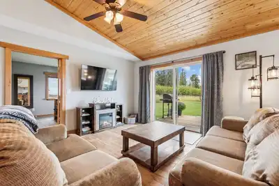 Montana Charm and Stunning Mountain Views