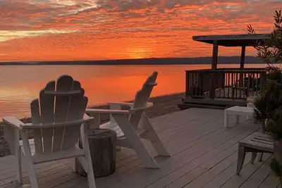 Image de Romantic Waterfront House w\/ Stunning Mountain, Ocean & Sunset Views