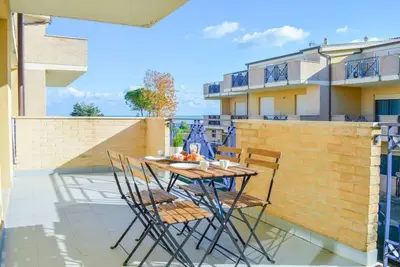 Image de G. Bay C14 - First floor apartment with balcony overlooking the sea and swimming