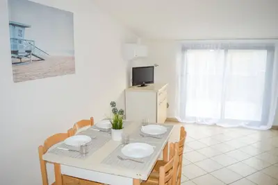 Image de G. Bay C22 - Second floor apartment with balcony overlooking the sea and the poo