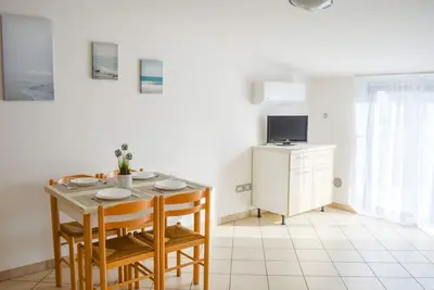 Image de G. Bay C26 - Second floor apartment with balcony and hill view
