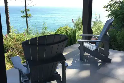 Pacific Oceanfront 2 king beds/2 bath, \nfirepit, stairs to ocean deck, rainforest