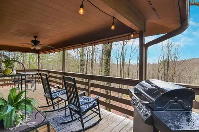 Image de Dog friendly with a great view and fire pit! Hot tub! 2 bed cabin