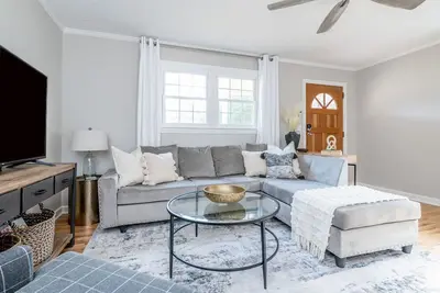 Image de SoPi Cottage - Walk to Town - King Bed