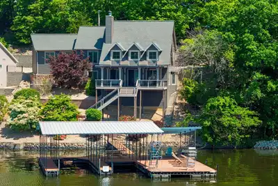 Image de Experience Lakefront Tranquility & Incredible Views - Custom Home w/ Boat Dock