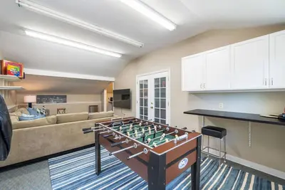 Image de New! Renovated retreat 13 miles to Seattle Tv\/foosball room, Outdoor Grill, Fireplace, Sport Court
