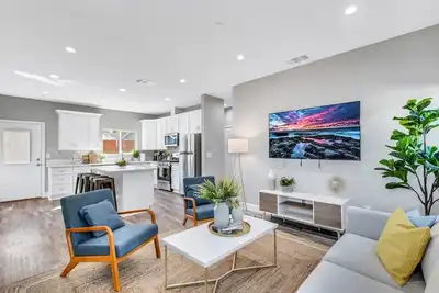 Image de A Perfect Brand New Family Home Close to DisneyLand - Norwalk