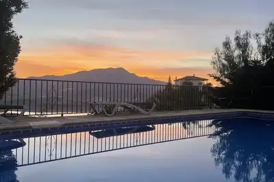 Image de A Family Villa with private pool and large terraces overlooking Lake Vinuela