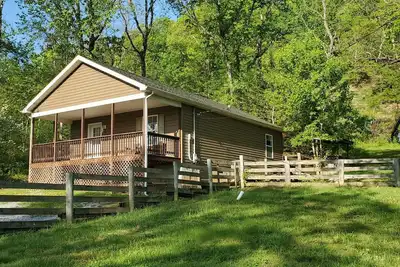 Image de A Happy Place-River access, beautiful views only 15 minutes to town