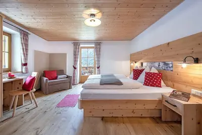 Image de Appartement \"Oberglarzhof Zirbel\" avec vue sur les montagnes, jardin et Wi-Fi