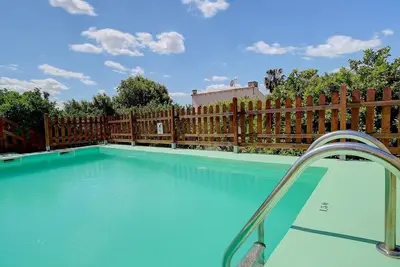 Image de Villa \"Ca Na Margalida\" avec vue sur les montagnes, piscine, jardin et Wi-Fi.