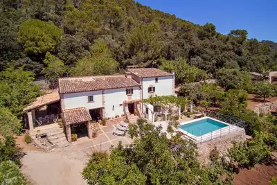 Image de Frares, Rustic house for 6, 250m2, nestled in the hills