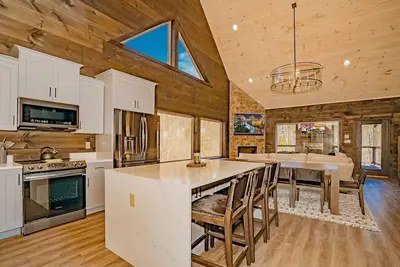 Image de GreyMtnLodge: Views*Theater*Games*HotTub*WiFi*near Attractions!