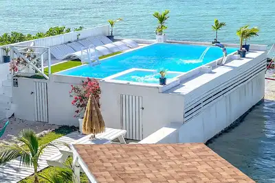 Image de Amazing Ocean View Gated Estate - 4 Private Rental Villas, High rise pool/12 Bed