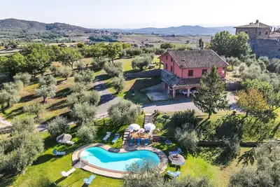 Image de Grand maison avec piscine et jardin privé pur jusqu'à 18 personnes
