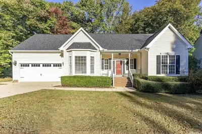 Image de Remodeled ranch style home with Firepit conveniently located