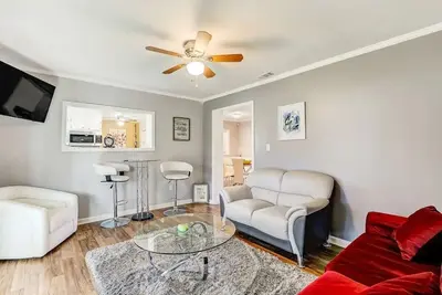 Image de Luxe Private Getaway Near Downtown Savannah!