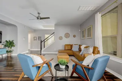 Image de Huge 4000sqft Home ~Game Room~ Safe Neighborhood