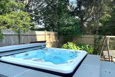 Image de Walk to Beach/Ferry/Downtown - Quiet w/Hot Tub! Get 50% off Island Ferry Tickets