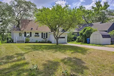 Image de Cozy Plymouth Cottage w/ Medicine Lake View!