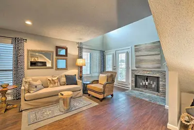 Image de Cozy Arlington Condo ~ 18 Mi to Dtwn Dallas!