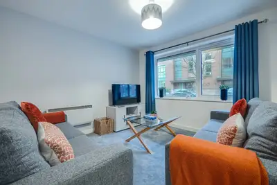 Pass the Keys | Spacious Manchester Apartment with Parking