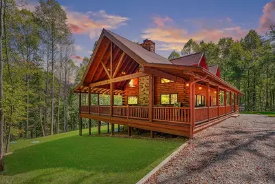 Image de Scarlet Ridge - 6br/3ba - walking distance to Old Man's Cave