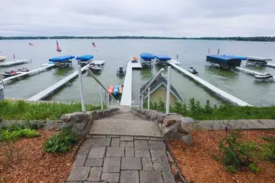 Image de Beautiful 3600sqft Cottage on Lake Maxinkuckee in Culver Indiana.