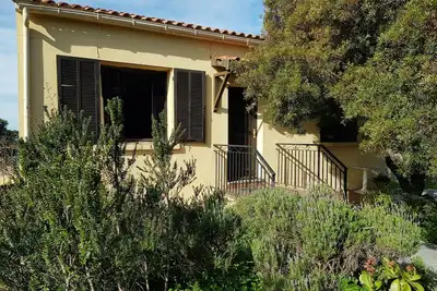 Image de villa arborée face au golfe du valinco.
