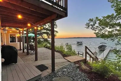 Image de Modern Lakefront Home adjacent to Sleeping Bear Dunes National Lakeshore and M22