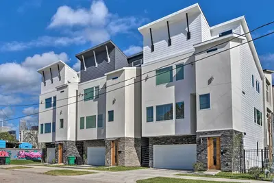 Image de Luxe 3br EaDo Retreat - Walk to Downtown, Stadiums & Ev Charging!