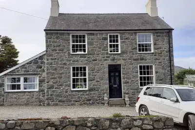 Image de \"The Annex\" a secret escape on a historic site with stunning views.