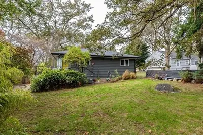 Image de Bright 2bd/1ba main level of home, partial water view, close to old town.
