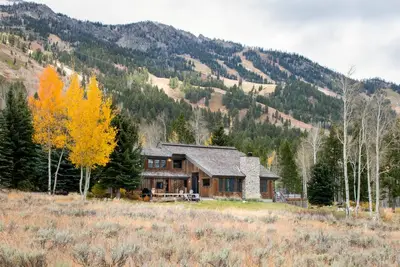 Image de Teton Village Moments 2 Skiing Jh Mountain Resort w Jh Property Management