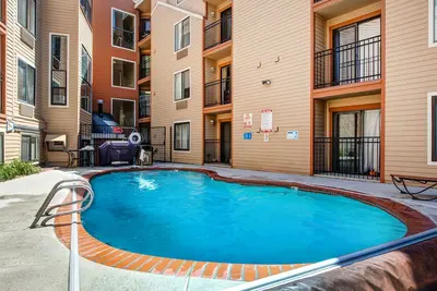 Image de Cozy, walkable condo with Wifi, shared pool & hot tub - close to slopes