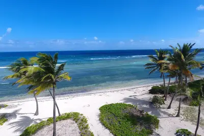 Image de Beachfront Pelican Cove Penthouse Condo