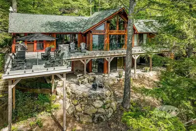 Image de Gorgeous 6 bed 3 bath cottage on Lake Muskoka! West Exposure! Beach! Hot Tub!