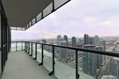 Image de 2 Bedroom/2 Bathroom on Front street