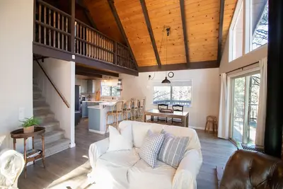 Image de *New* Dog friendly Classic A-frame Cabin with A/C