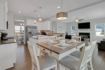 Image de New! Spacious 4 Bd Golf Getaway with Game Room!