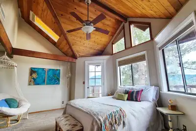 Image de Cozy & Quiet 2 bdrm private Treehouse getaway with Amazing Views minutes from Uo