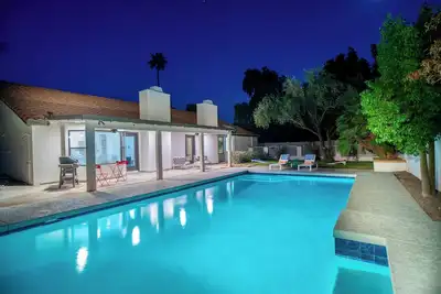 Beautiful 5-Bdrm Vacation Home W/Heated Pool!