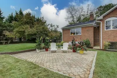 Image de Adorable 2 bedrooms+ den with indoor fireplace