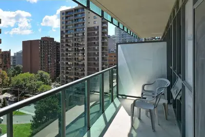 Image de 2 Bedroom/2 Bathroom on Roehampon Avenue