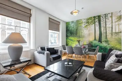 Image de Ac + Patio Mini Castle By Oxford Circus 4br 2. 5Bth