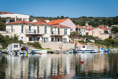 Image de Private villa directly by the sea with a view, dogs welcome, boat mooring on request